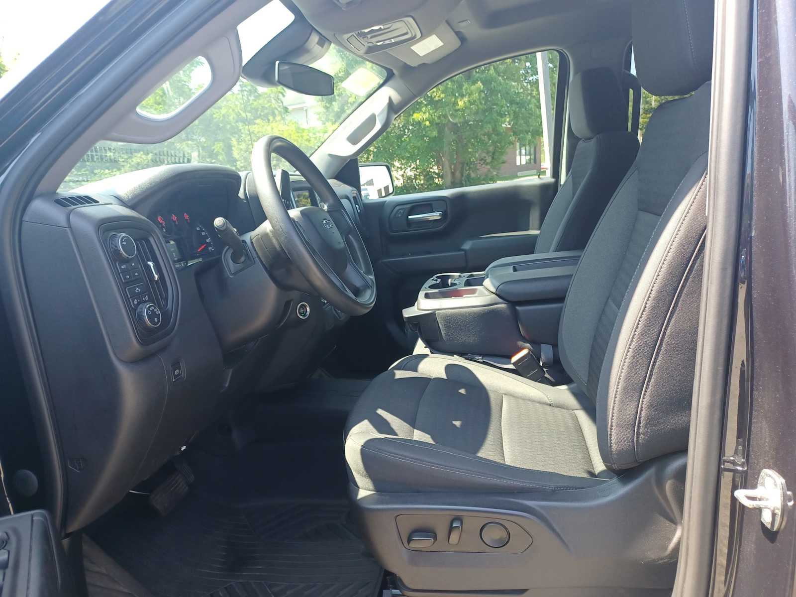 2022-Chevrolet-Silverado-1500-stock-A25720A-6 2022-Chevrolet-Silverado-1500-stock-A25720A-6