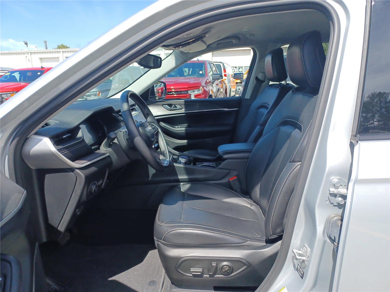 2022-Jeep-Grand-Cherokee-L-stock-U3359-6 2022-Jeep-Grand-Cherokee-L-stock-U3359-6