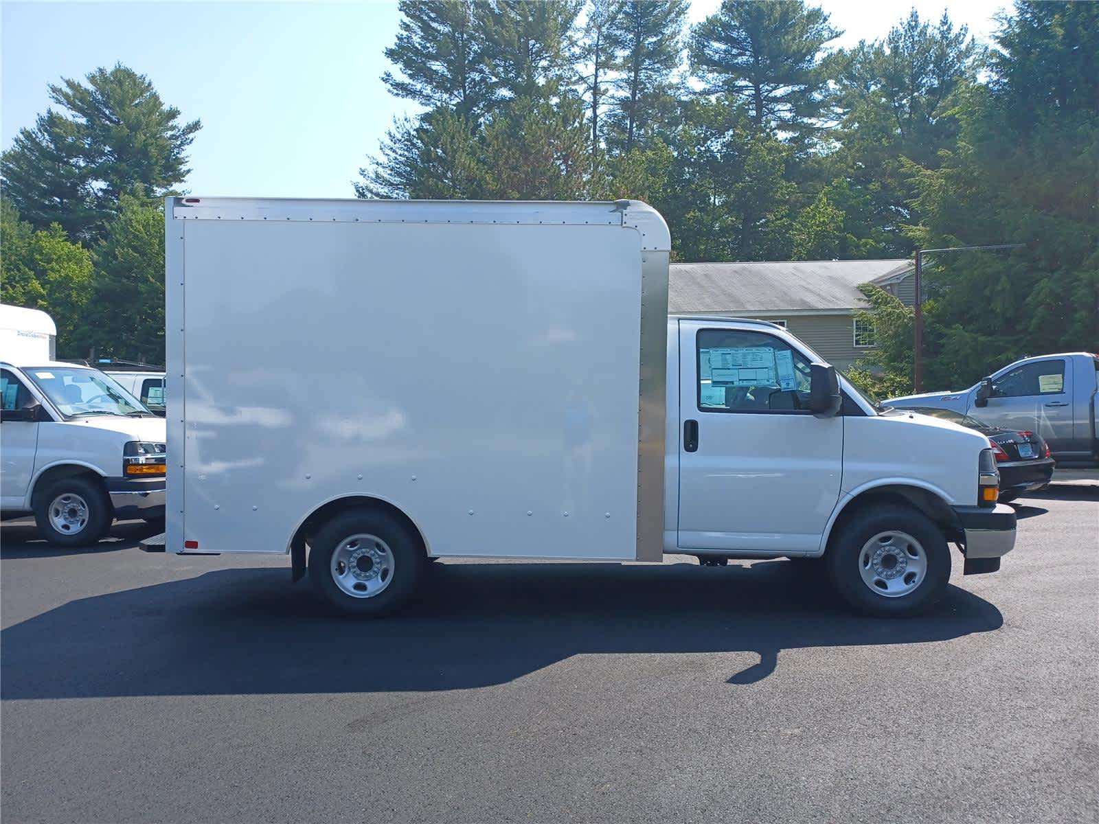 2025-Chevrolet-Express-stock-A25710-4 2025-Chevrolet-Express-stock-A25710-4