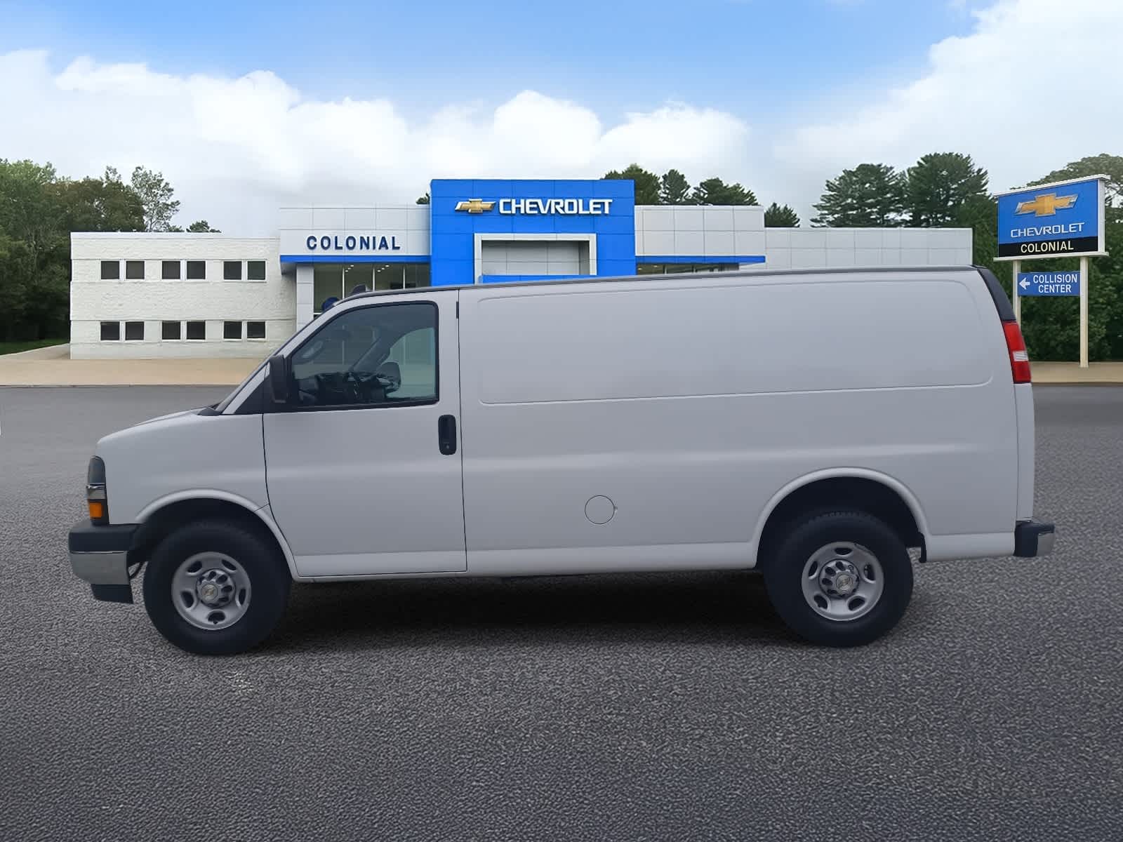 2022-Chevrolet-Express-stock-U3466-5 2022-Chevrolet-Express-stock-U3466-5