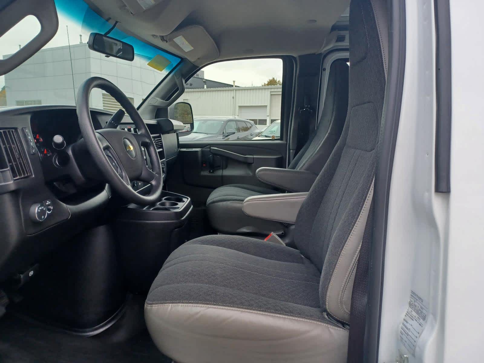 2022-Chevrolet-Express-stock-U3466-6 2022-Chevrolet-Express-stock-U3466-6