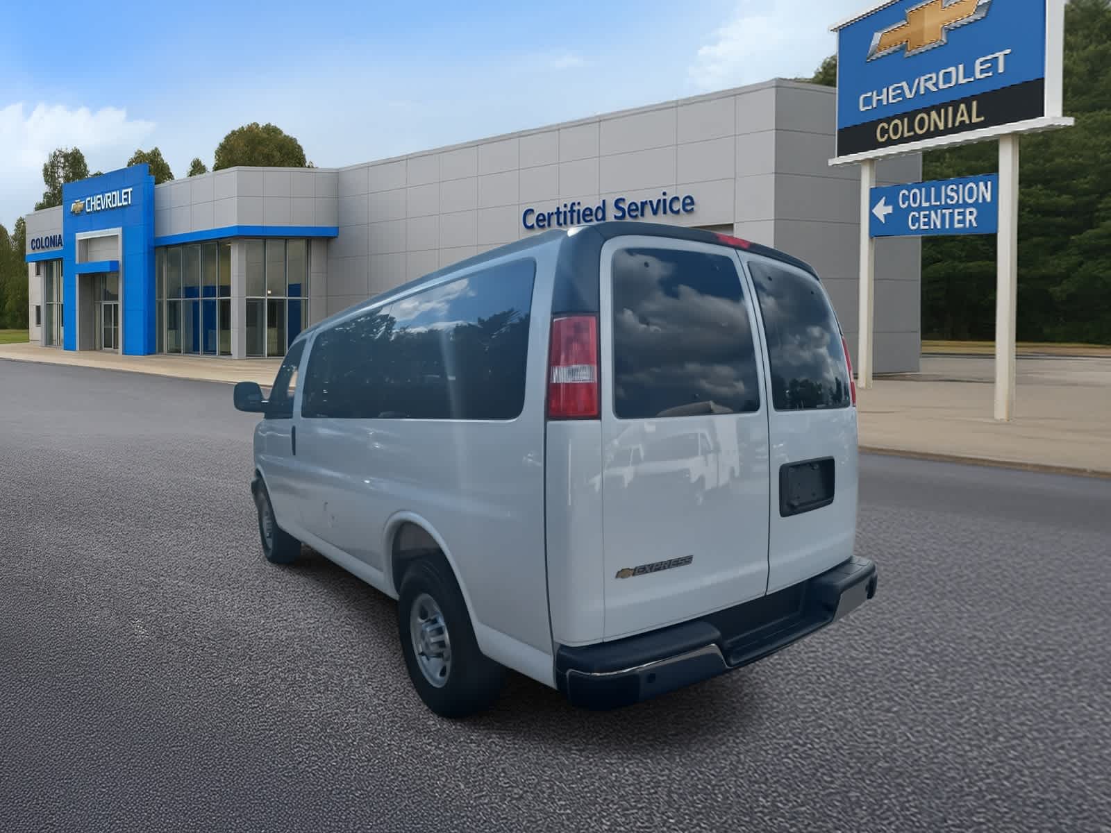 2025-Chevrolet-Express-Passenger-stock-U3439-4 2025-Chevrolet-Express-Passenger-stock-U3439-4