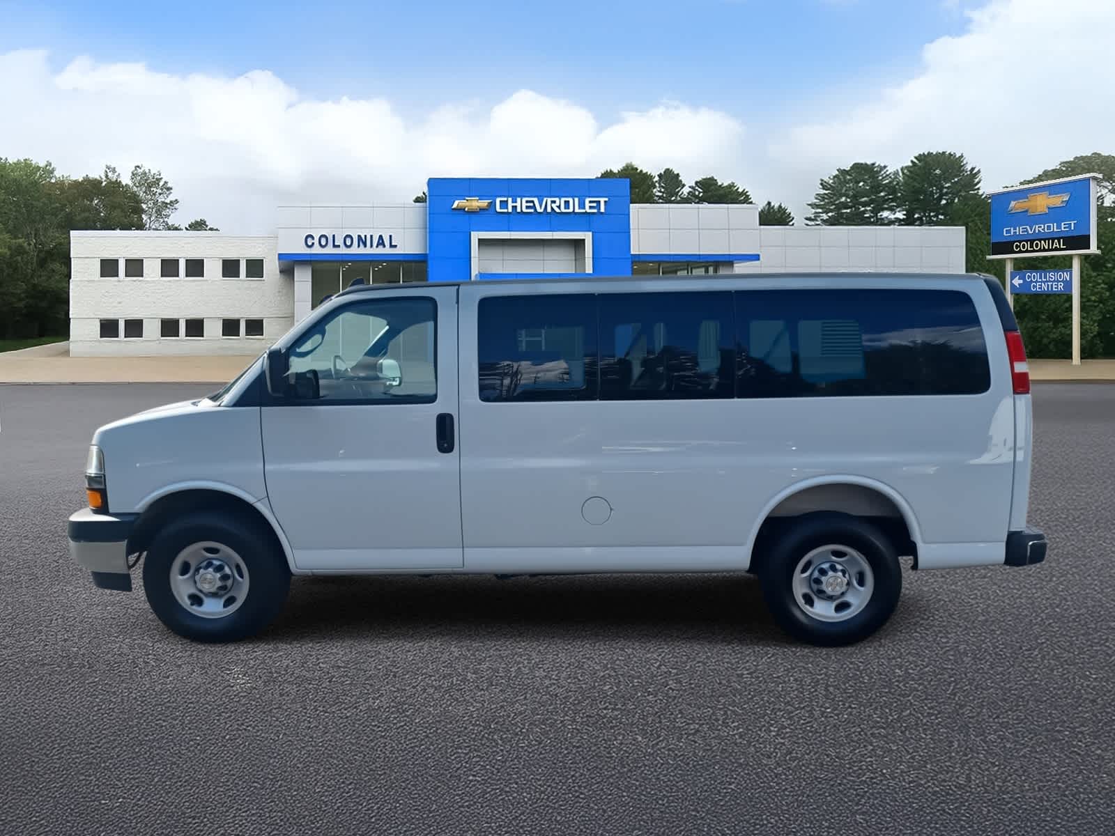 2025-Chevrolet-Express-Passenger-stock-U3439-5 2025-Chevrolet-Express-Passenger-stock-U3439-5