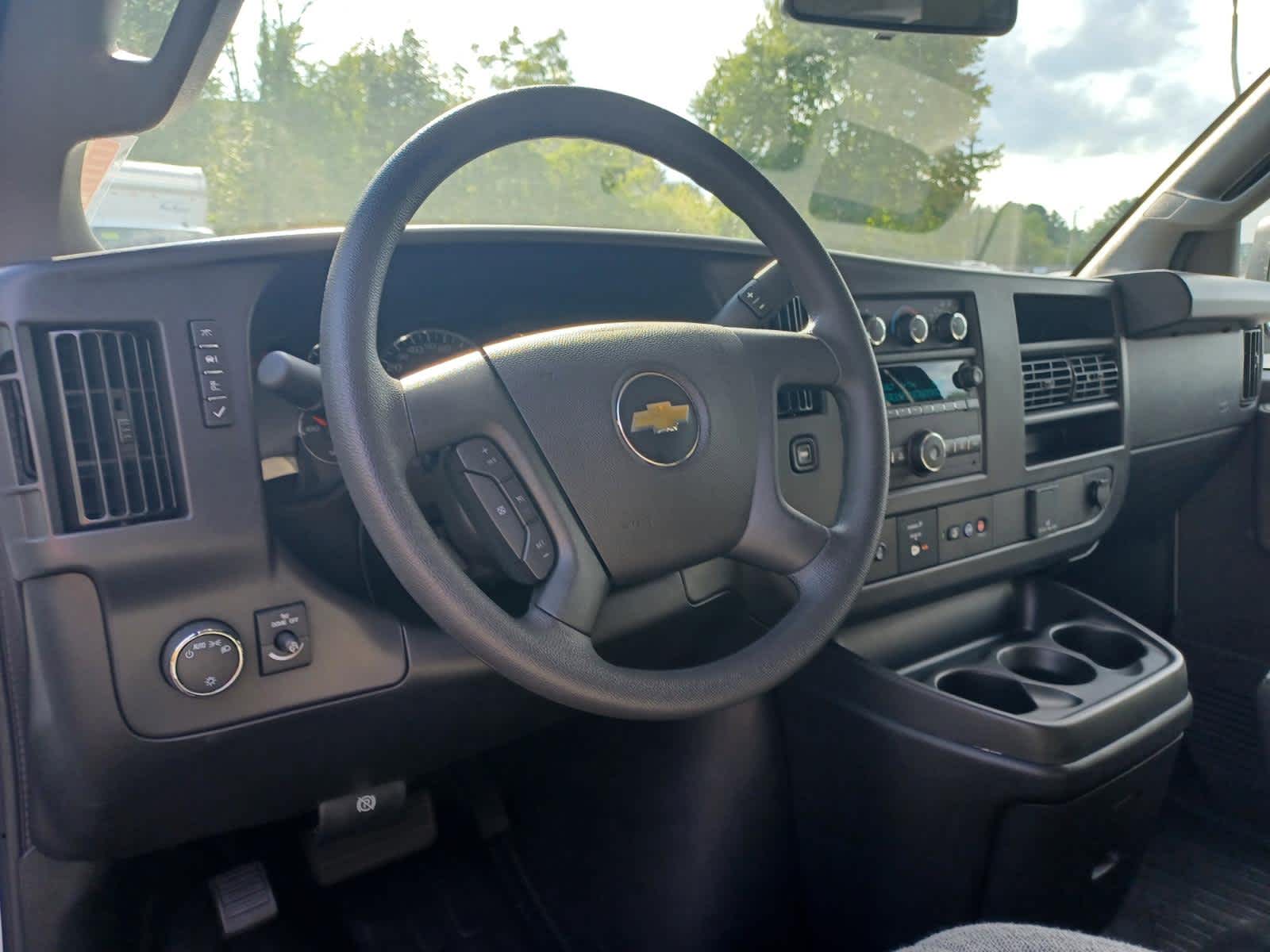 2025-Chevrolet-Express-Passenger-stock-U3439-7 2025-Chevrolet-Express-Passenger-stock-U3439-7