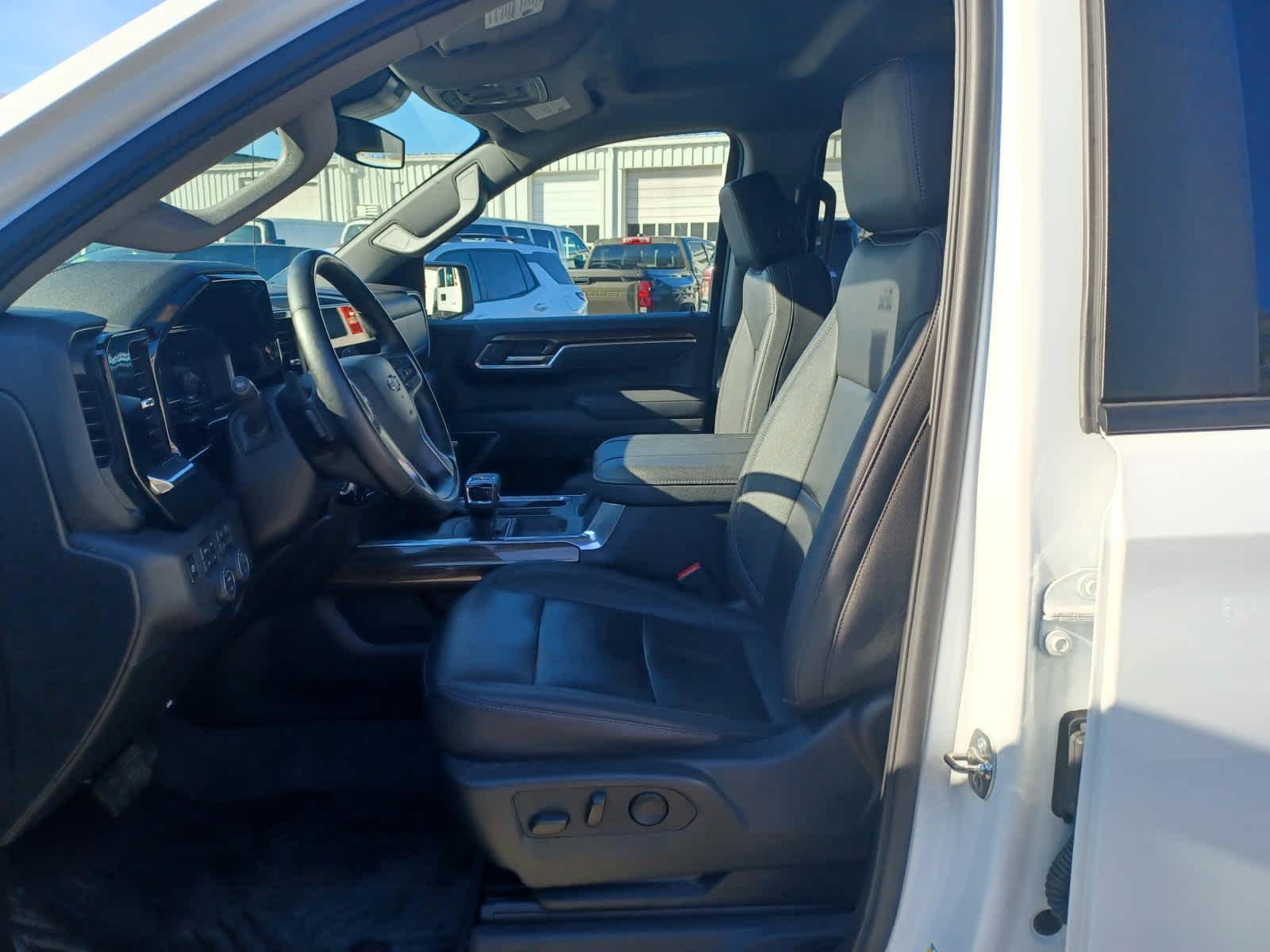 2025-Chevrolet-Silverado-1500-stock-A26610A-6 2025-Chevrolet-Silverado-1500-stock-A26610A-6