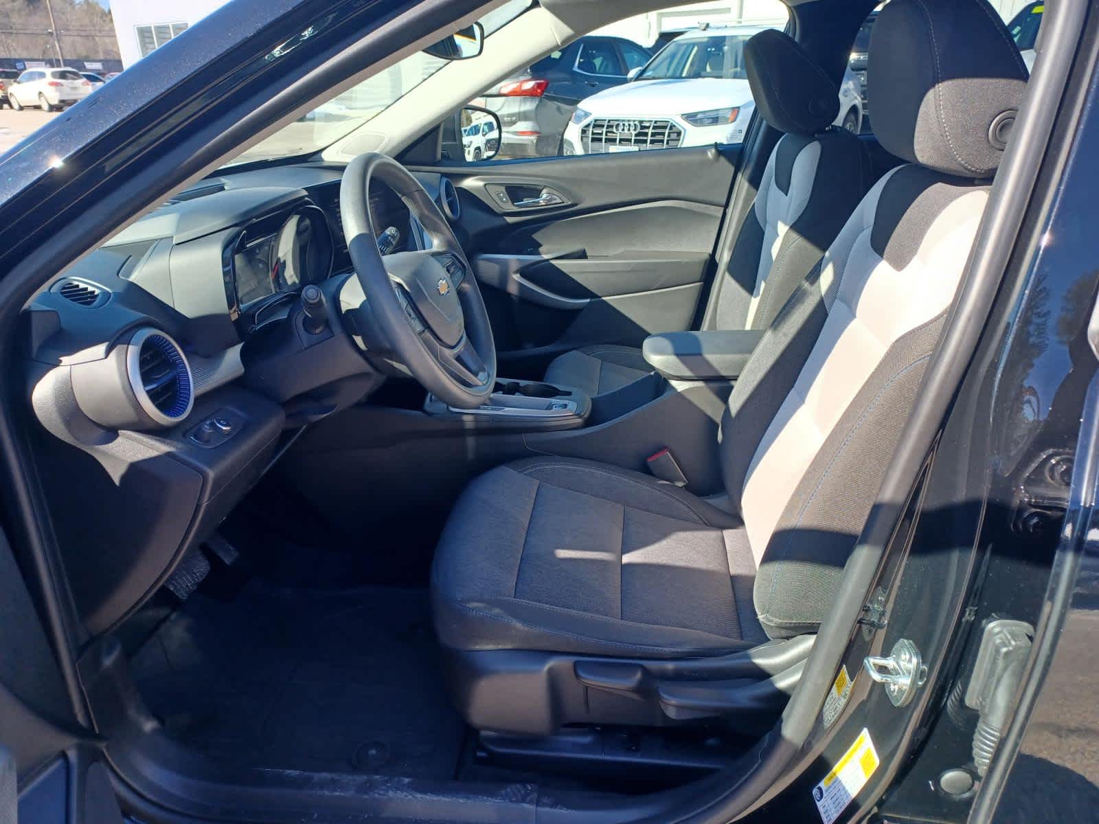 2024-Chevrolet-Trax-stock-U3530-6 2024-Chevrolet-Trax-stock-U3530-6