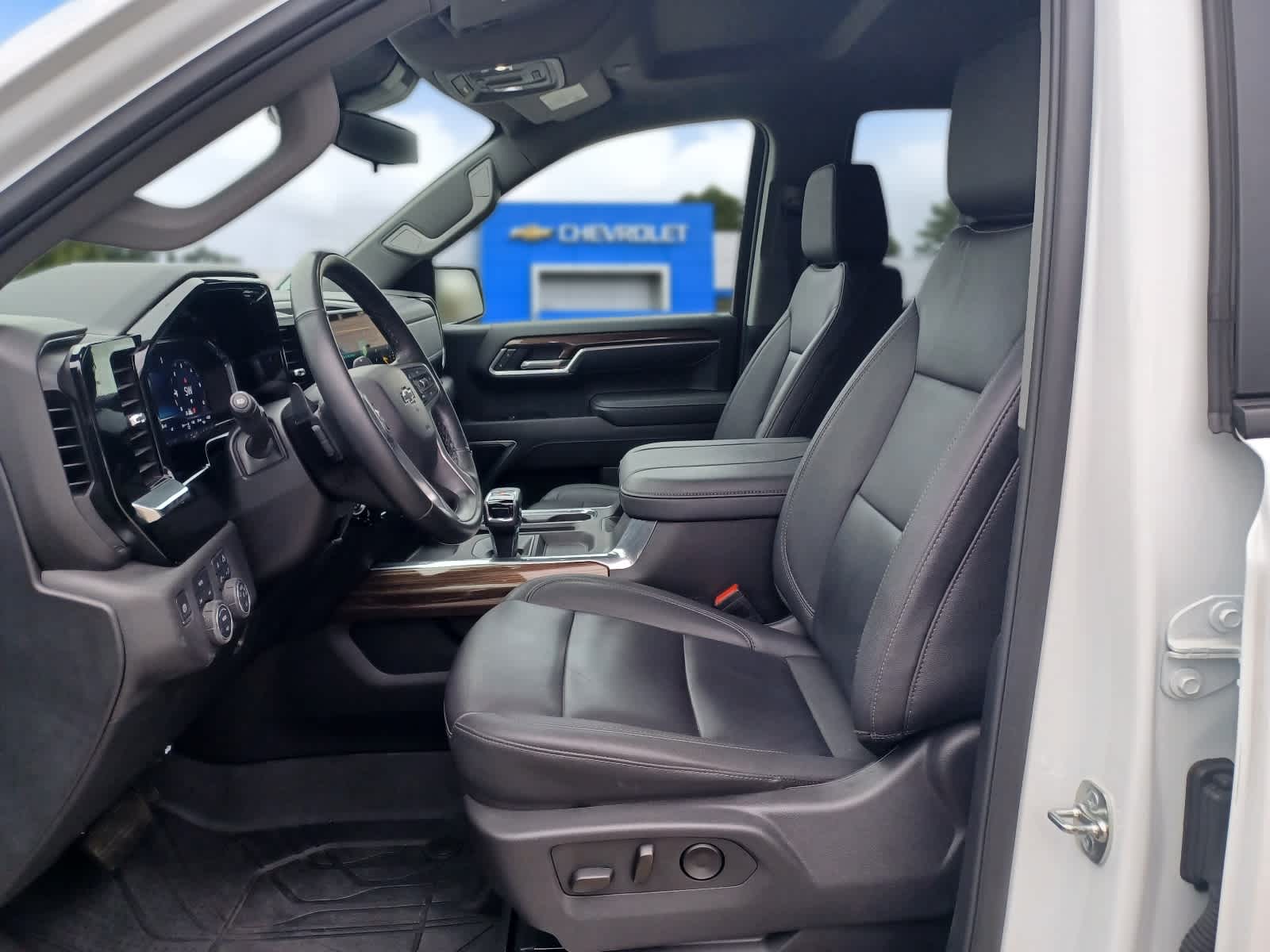 2025-Chevrolet-Silverado-1500-stock-A25766A-6 2025-Chevrolet-Silverado-1500-stock-A25766A-6