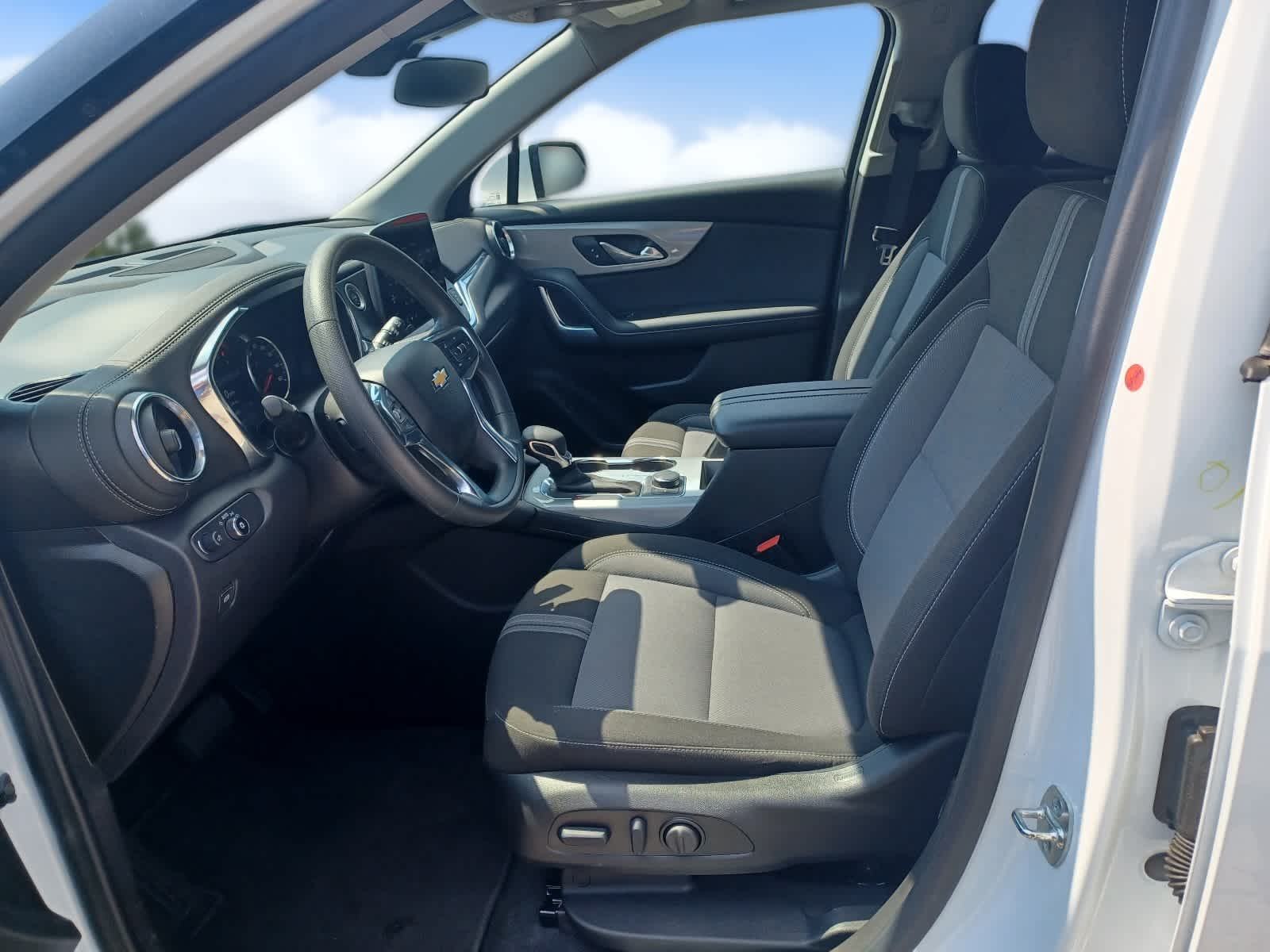 2025-Chevrolet-Blazer-stock-U3594-6 2025-Chevrolet-Blazer-stock-U3594-6
