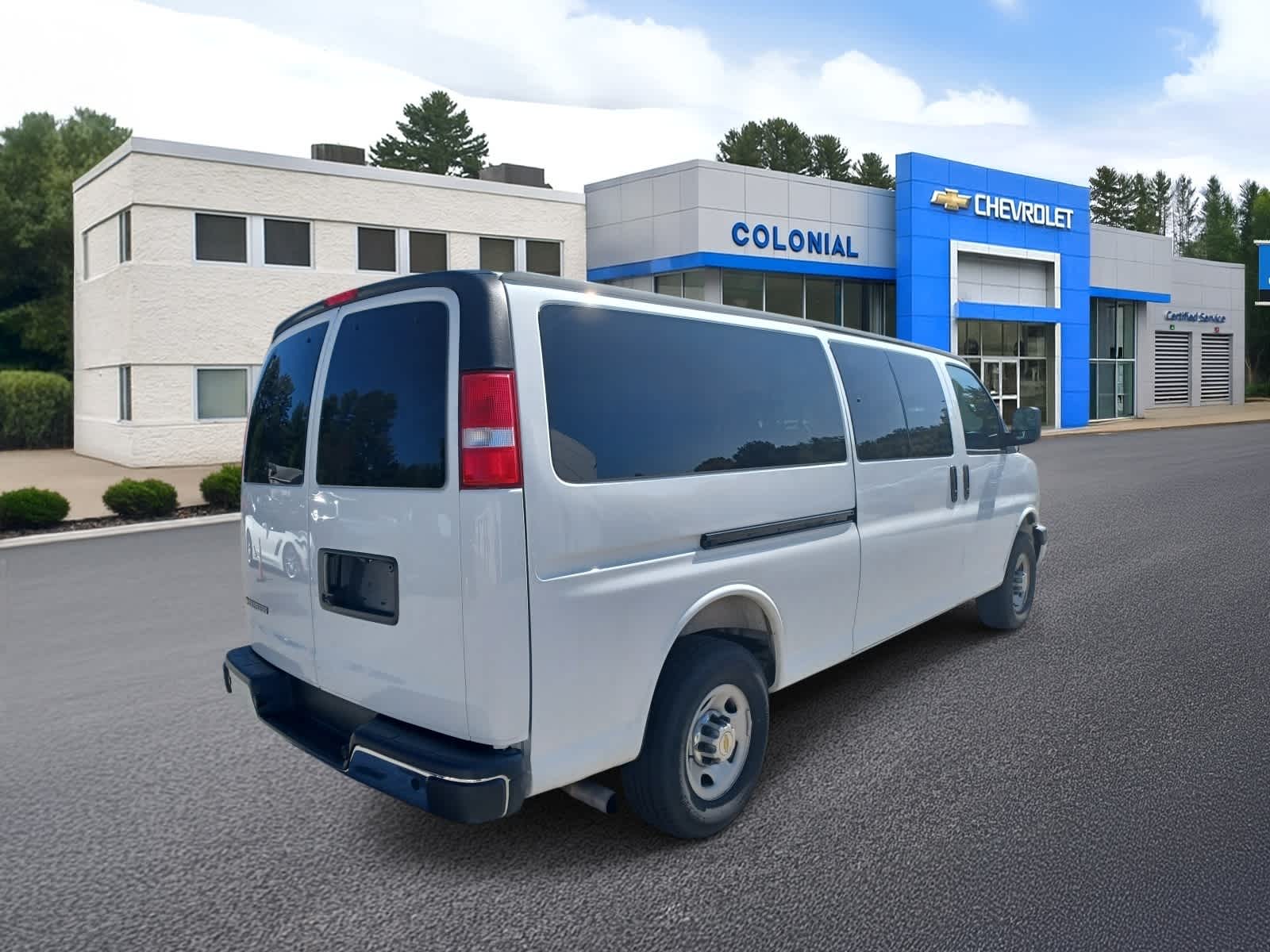 2025-Chevrolet-Express-Passenger-stock-U3653-3 2025-Chevrolet-Express-Passenger-stock-U3653-3