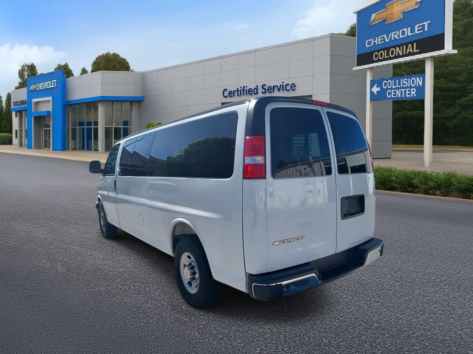 2025-Chevrolet-Express-Passenger-stock-U3653-4 2025-Chevrolet-Express-Passenger-stock-U3653-4