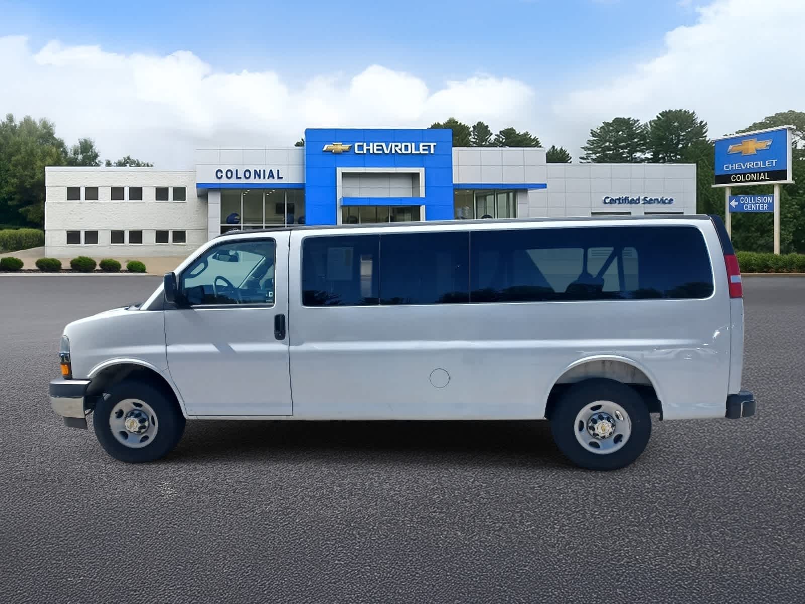2025-Chevrolet-Express-Passenger-stock-U3653-5 2025-Chevrolet-Express-Passenger-stock-U3653-5