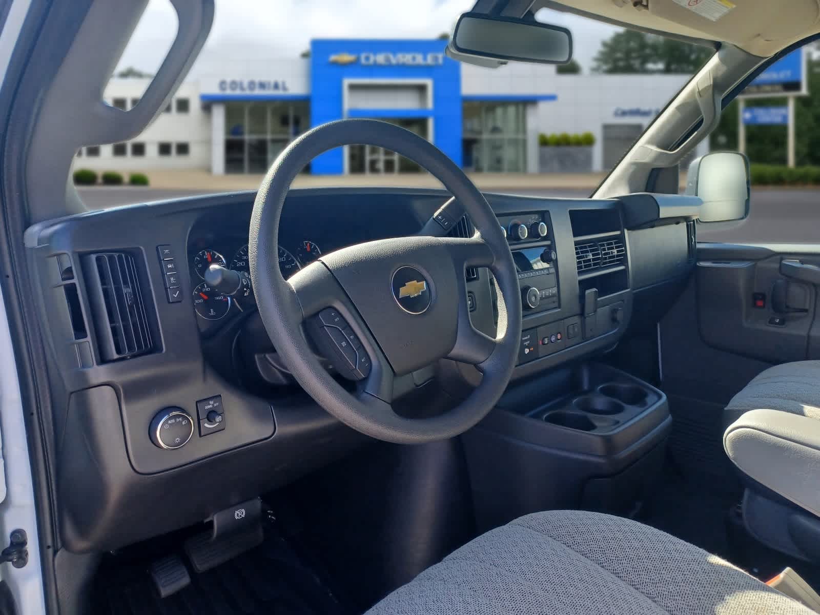 2025-Chevrolet-Express-Passenger-stock-U3653-7 2025-Chevrolet-Express-Passenger-stock-U3653-7